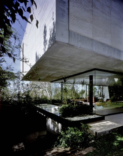Concrete House Small Stunning Floating Concrete House Furnished With Small Pond Dream Homes Unique Concrete House Design With Modern Cantilevered Volumes