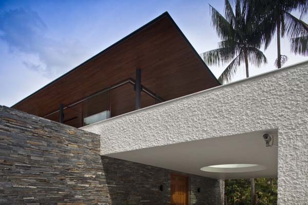 Textured Exterior Of Cool Textured Exterior Wall Part Of Water Cooled House Mixed With Stone Cladded Wall Dominating The House Exterior Decoration Elegant And Beautiful Home Design Presented By The Water-Cooled House